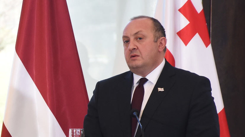 Президент Грузии покинул парламент в знак протеста