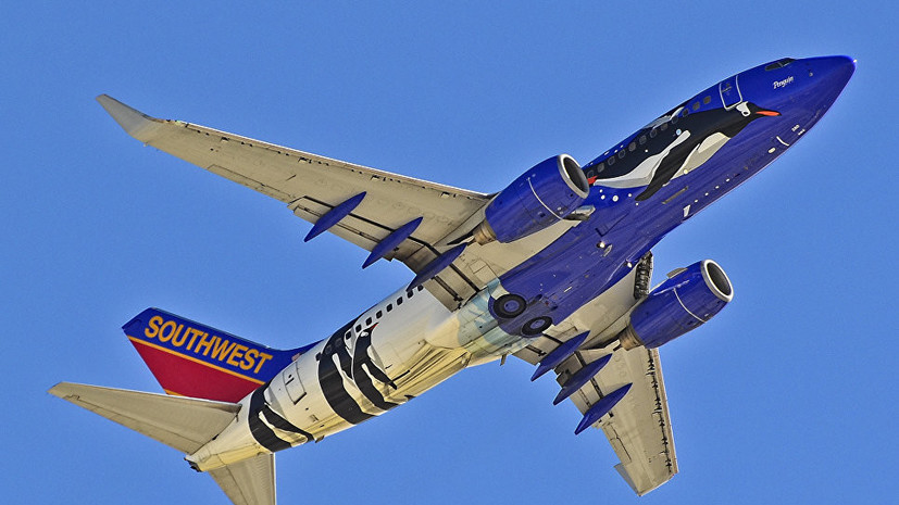 СМИ: Самолёт Southwest Airlines совершил экстренную посадку из-за разбитого иллюминатора