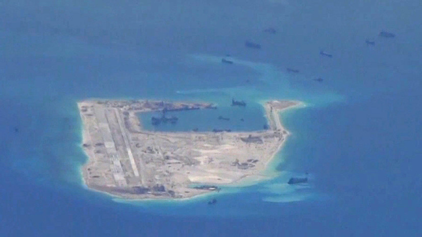 СМИ: Китай перебросил ракетные комплексы на территорию спорных островов Спратли