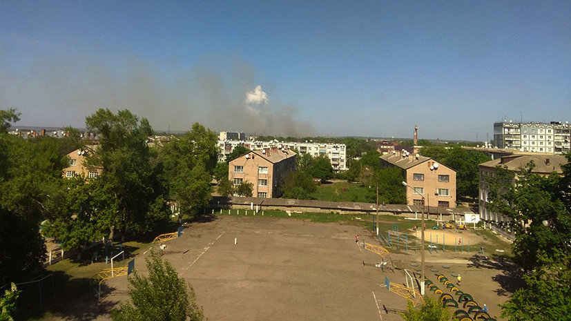 В украинском городе Балаклея загорелся склад боеприпасов