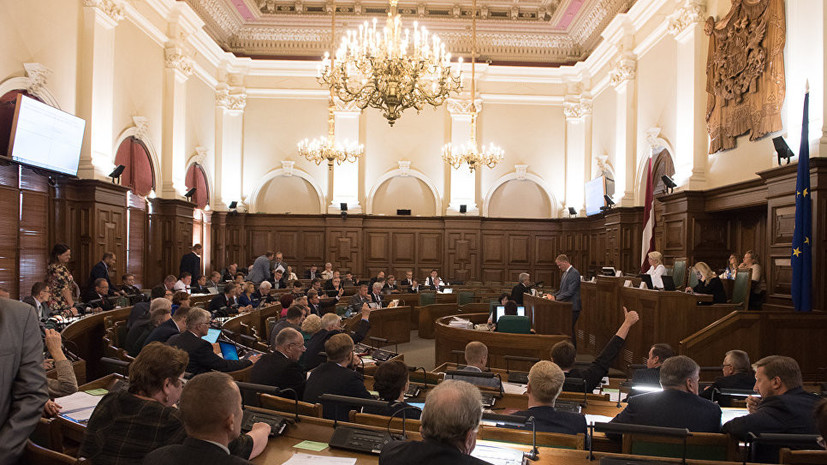 Парламент Латвии поддержал в первом чтении проект о сокращении вещания российского ТВ