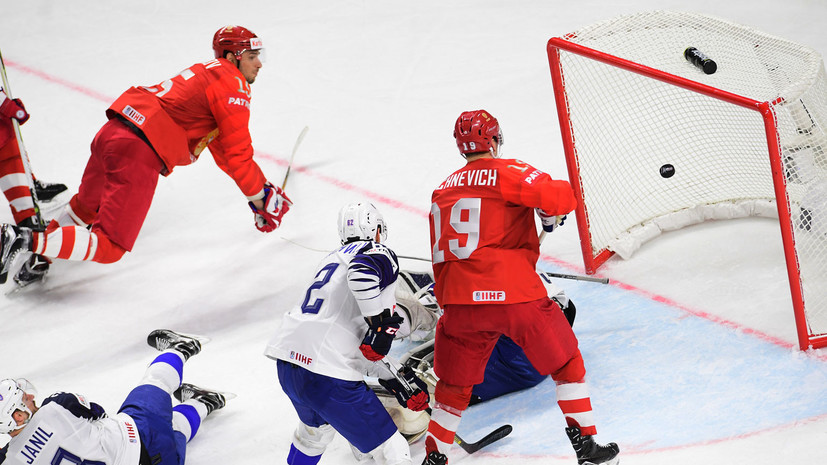 Сборная России забросила четвёртую шайбу в ворота Франции во втором периоде матча ЧМ по хоккею