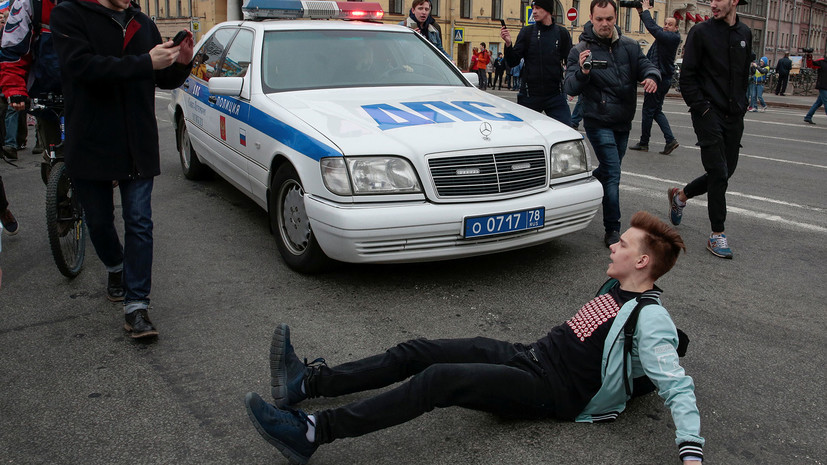 РИА Новости: в Петербурге задержаны не менее 15 участников несогласованной акции