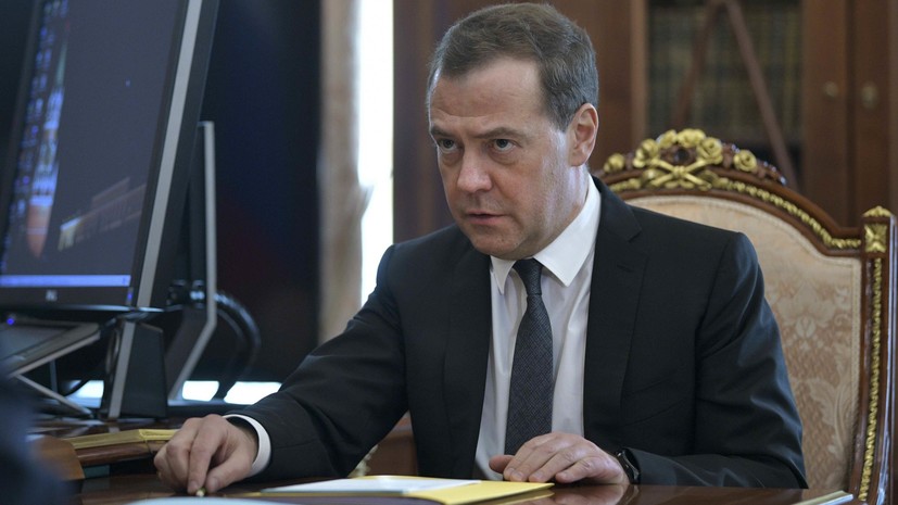Медведев прибыл в Госдуму для консультаций