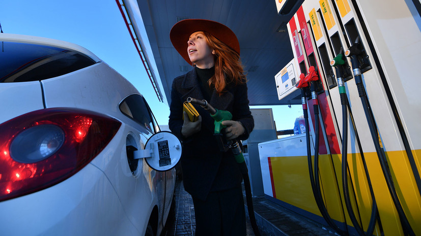 Росстат заявил о росте цен на бензин на 17 копеек за неделю