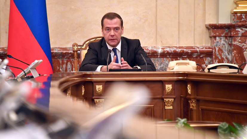 Медведев прибыл в Госдуму для продолжения консультаций
