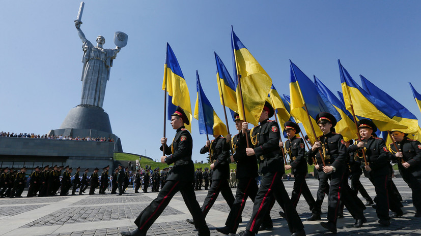 Порошенко: в военном календаре Украины не должно быть ничего общего с Россией