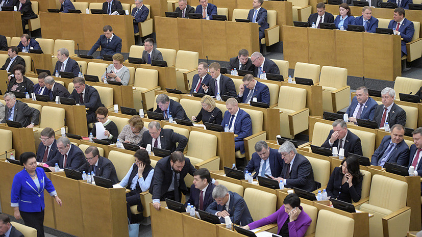 В Госдуме предложили запретить членство премьера в партиях