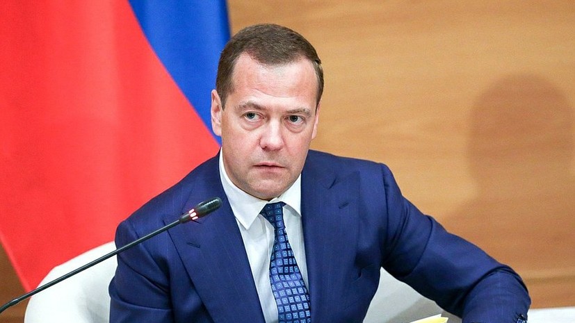 Медведев поздравил Пашиняна с назначением премьер-министром Армении