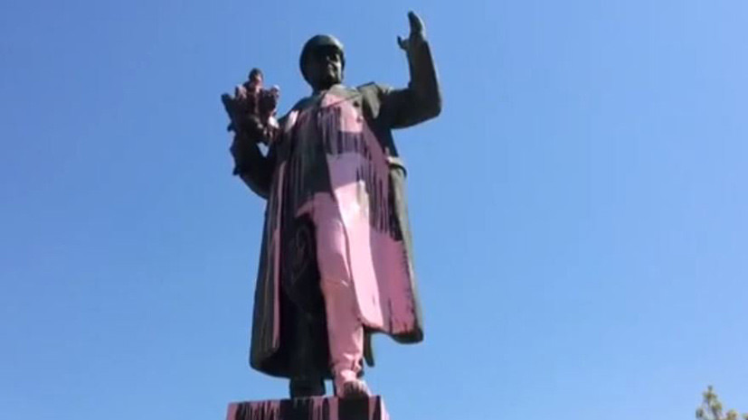 В Праге осквернили памятник маршалу Коневу