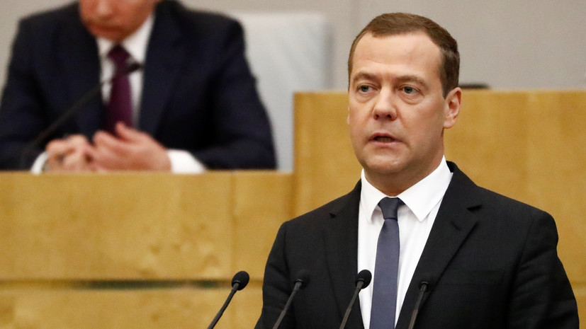 Медведев заявил о необходимости аккуратно принимать решения о повышении пенсионного возраста 
