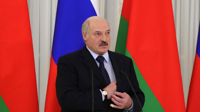 Лукашенко поздравил Путина и других лидеров стран СНГ с Днём Победы