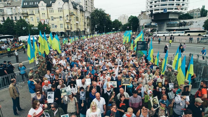 Более 3 тысяч человек приняли участие в акции «Бессмертный полк» в Киеве