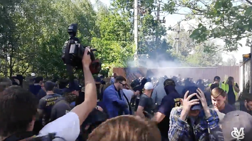 Радикалы устроили потасовку возле дома совладельца телеканала «Интер» под Киевом