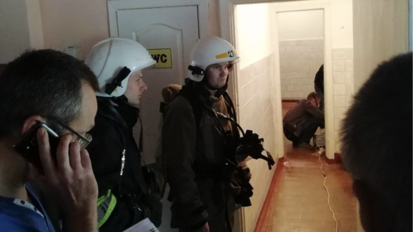 На Украине почти 700 человек эвакуировали из школы из-за распыления неизвестного вещества