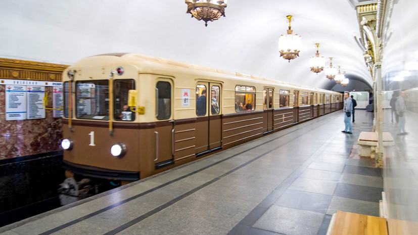 В метрополитене Москвы начался парад поездов