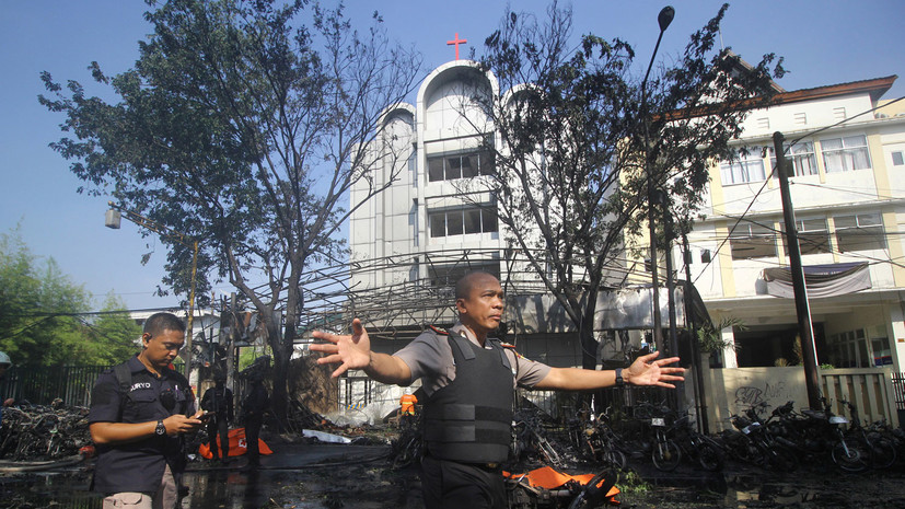 В полиции рассказали подробности о взрывах в церквях Индонезии 