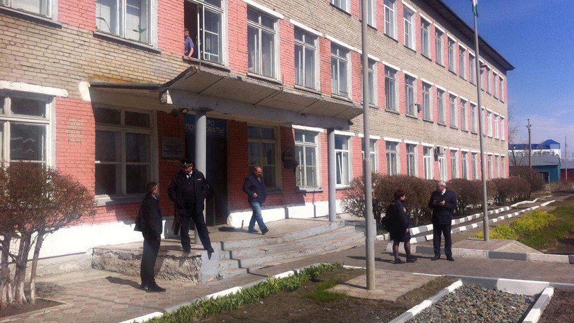 Власти проведут оценку работы школы, где учился напавший на студентов в Барабинске