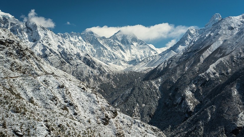 Китайский альпинист на протезах поднялся на Эверест в 70 лет