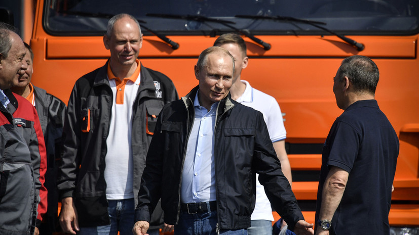 Песков заявил о наличии у Путина права на управление грузовиком