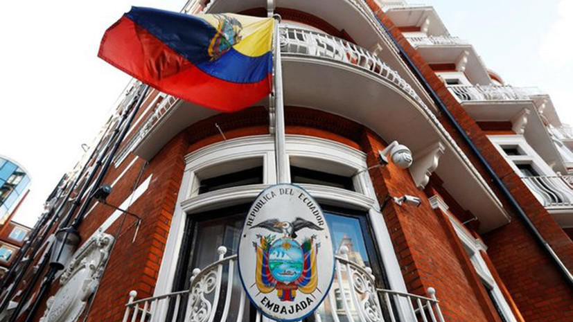 Глава МИД Эквадора заявил о желании возобновить диалог с Великобританией по Ассанжу