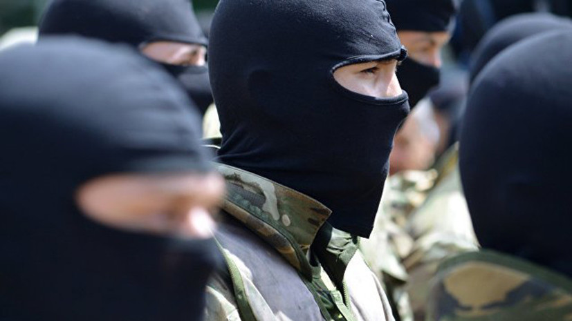Боец полка «Азов» объяснил отказ пожать руку Порошенко