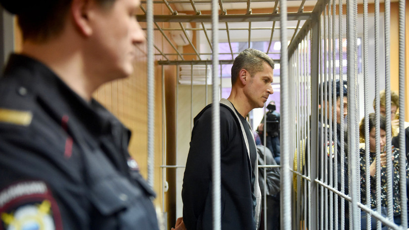 Суд в Москве арестовал счета братьев Магомедовых