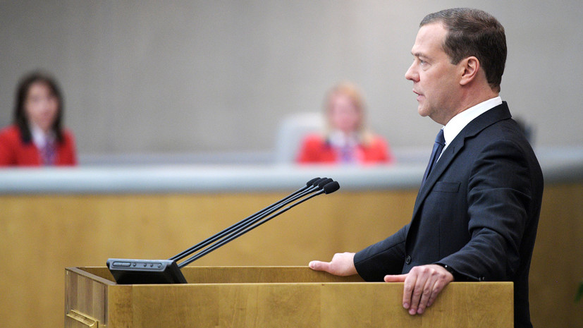 Медведев заявил о недопустимости нарушения графика реализации майского указа Путина