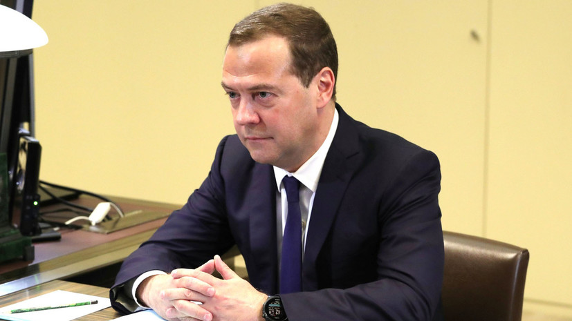 Медведев подписал ряд поручений по реализации майского указа Путина