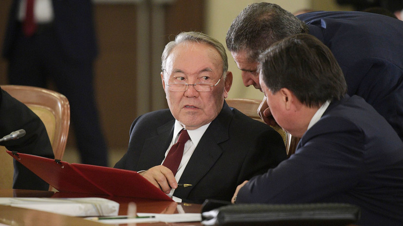 В Казахстане мажилис разрешил Назарбаеву пожизненно возглавлять Совбез страны