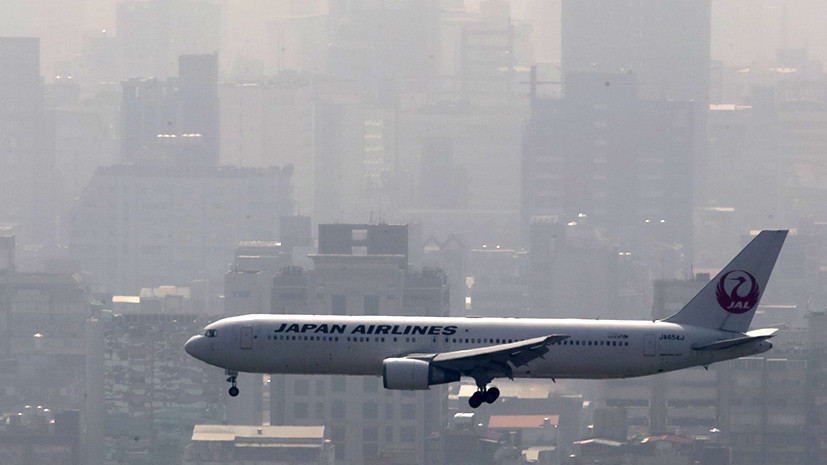 СМИ: В Японии обнаружили несколько частей совершившего аварийную посадку самолёта