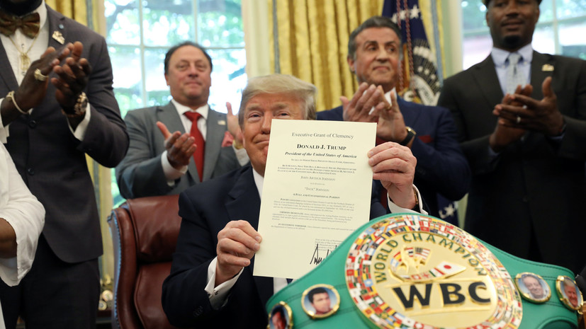 Трамп помиловал боксёра, ставшего первым темнокожим чемпионом мира в тяжёлом весе