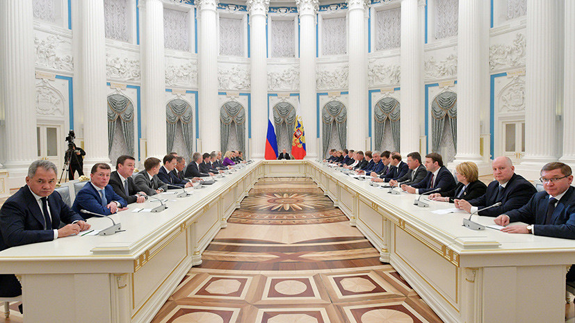 «Не просто сложные, а крайне ответственные задачи»: Путин провёл первую встречу с новым составом правительства
