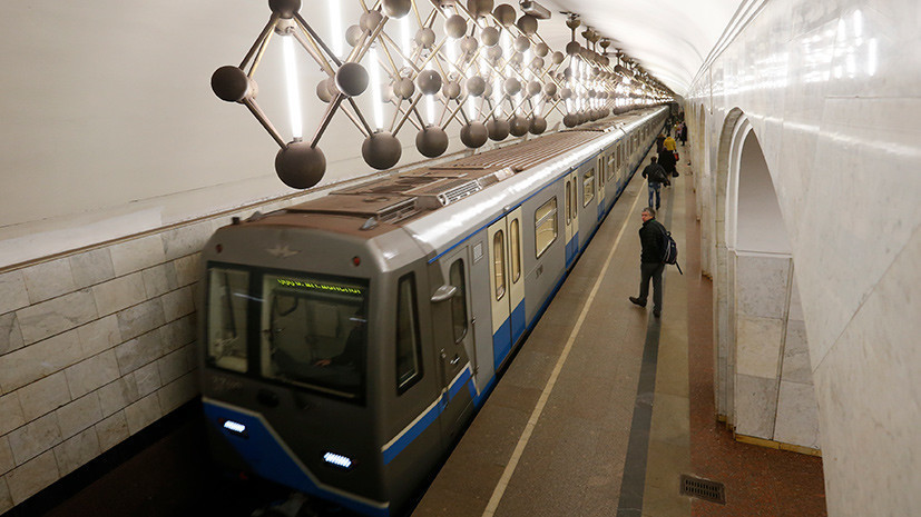В московском метро женщина упала на рельсы