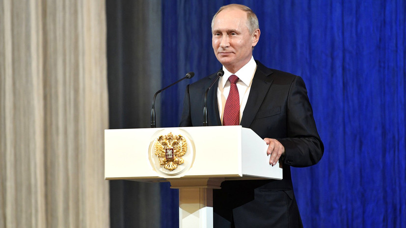Путин поздравил пограничников и пообещал обеспечить их самым современным вооружением