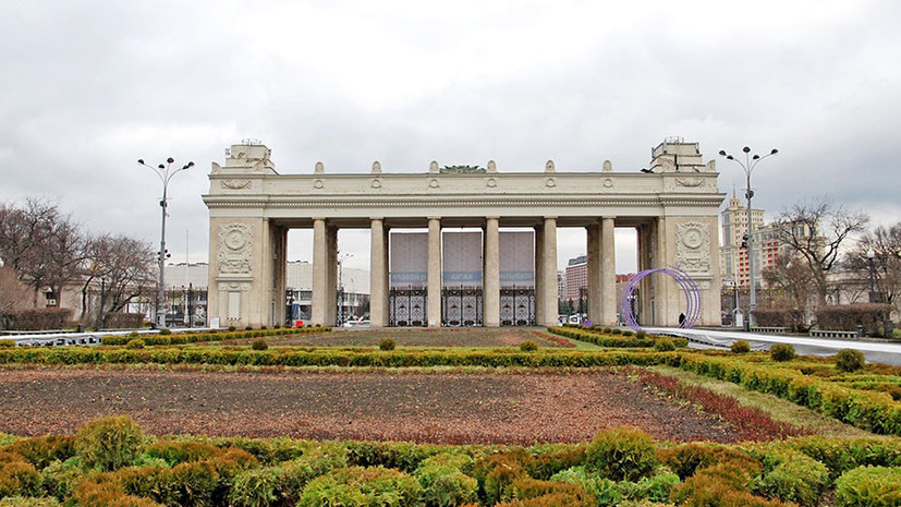 В Москве закрыли парк Горького из-за сильного ветра