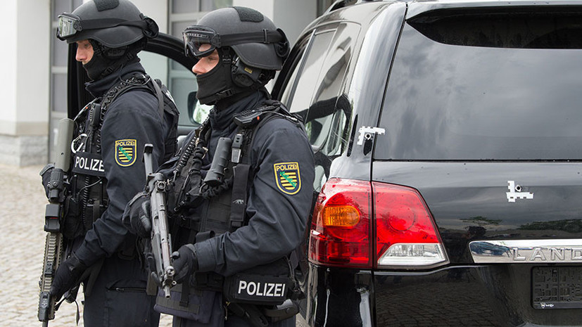 В Германии полиция застрелила напавшего с ножом на человека в поезде