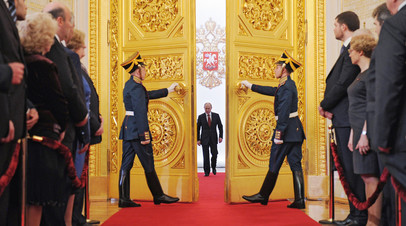  Президент РФ Владимир Путин входит в Андреевский зал Большого Кремлёвского дворца