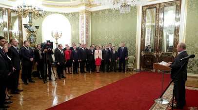 Президент РФ Владимир Путин во время встречи с членами правительства