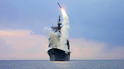 Крылатая ракета «Томагавк» во время запуска с ракетного крейсера USS Cape St. George