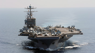 Американский авианосец USS Авраам Линкольн пересекает Индийский океан 