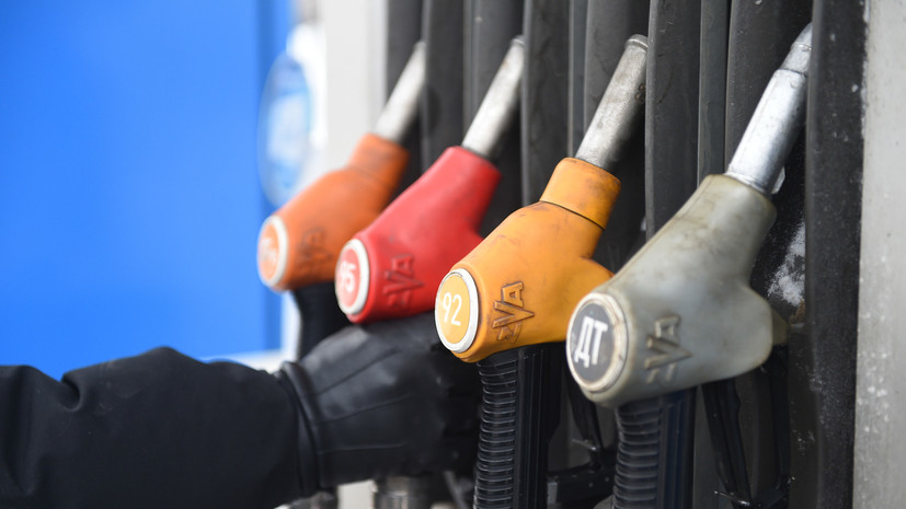Козак заявил, что правительство договорилось с нефтяными компаниями о фиксации цен на бензин