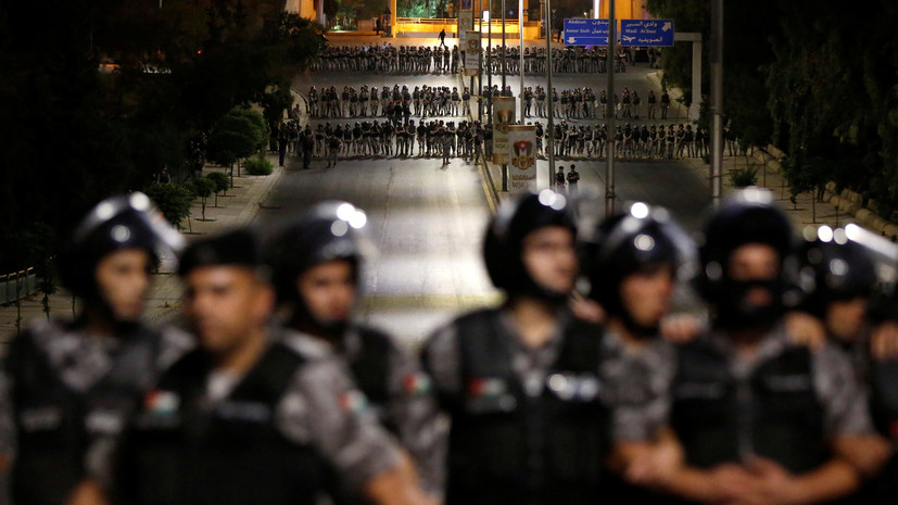 Премьер Иордании подал в отставку на фоне протестов