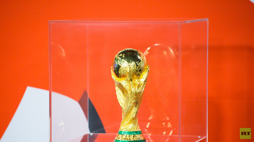Точное попадание: Кубок чемпионата мира побывал в офисе RT