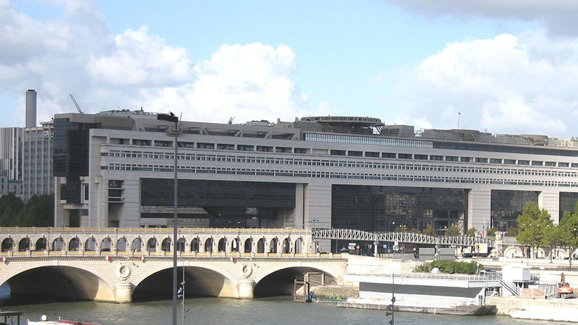СМИ сообщили о проведении обысков в здании Министерства экономики Франции