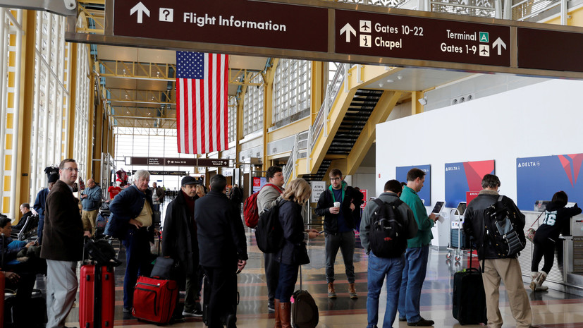 В США задержали 15 рейсов из-за муляжа гранаты в багаже пассажира