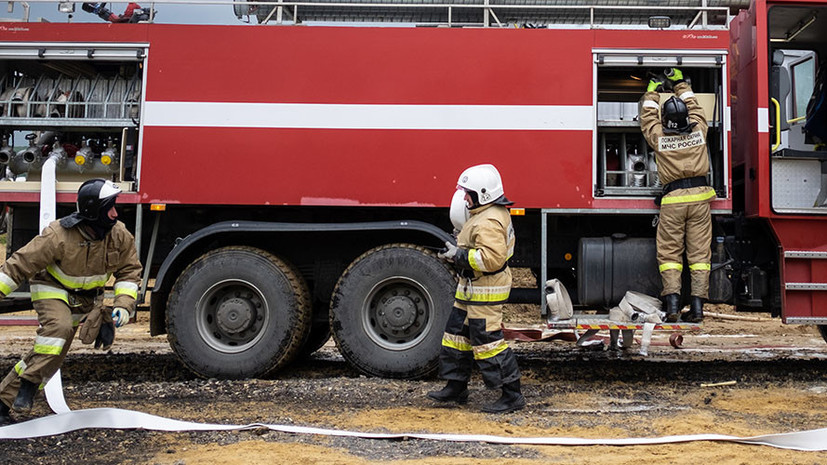 В Красноярском крае сотрудники МЧС спасли из горящего дома 19 человек