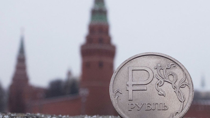 Рубль снижается к доллару и евро