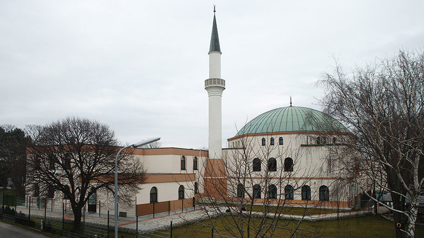Власти Австрии намерены закрыть семь мечетей и выслать десятки имамов из страны