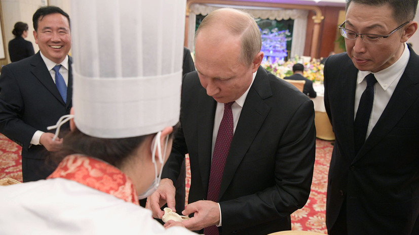Путин и Си Цзиньпин приготовили блюда китайской кухни